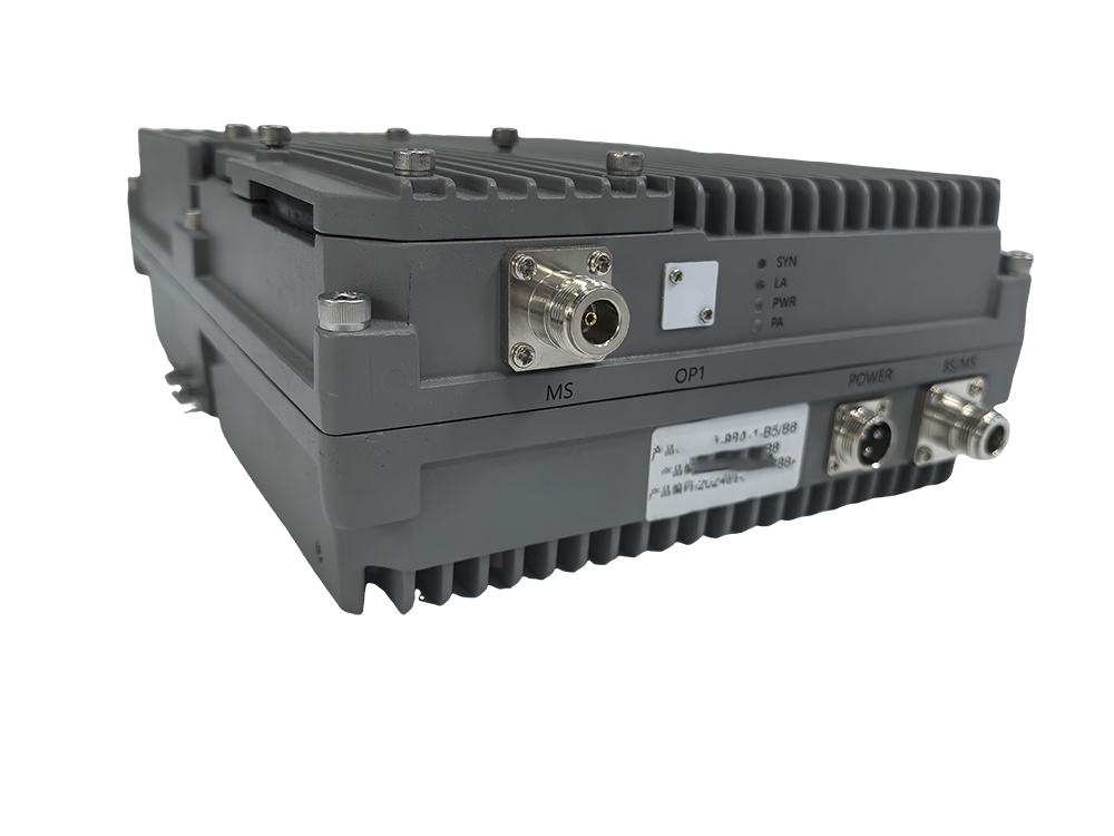  丹巴三频手机信号接收器2000㎡