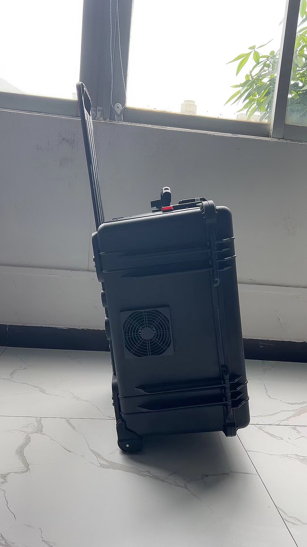 丹巴手拉箱型移动通信干扰器